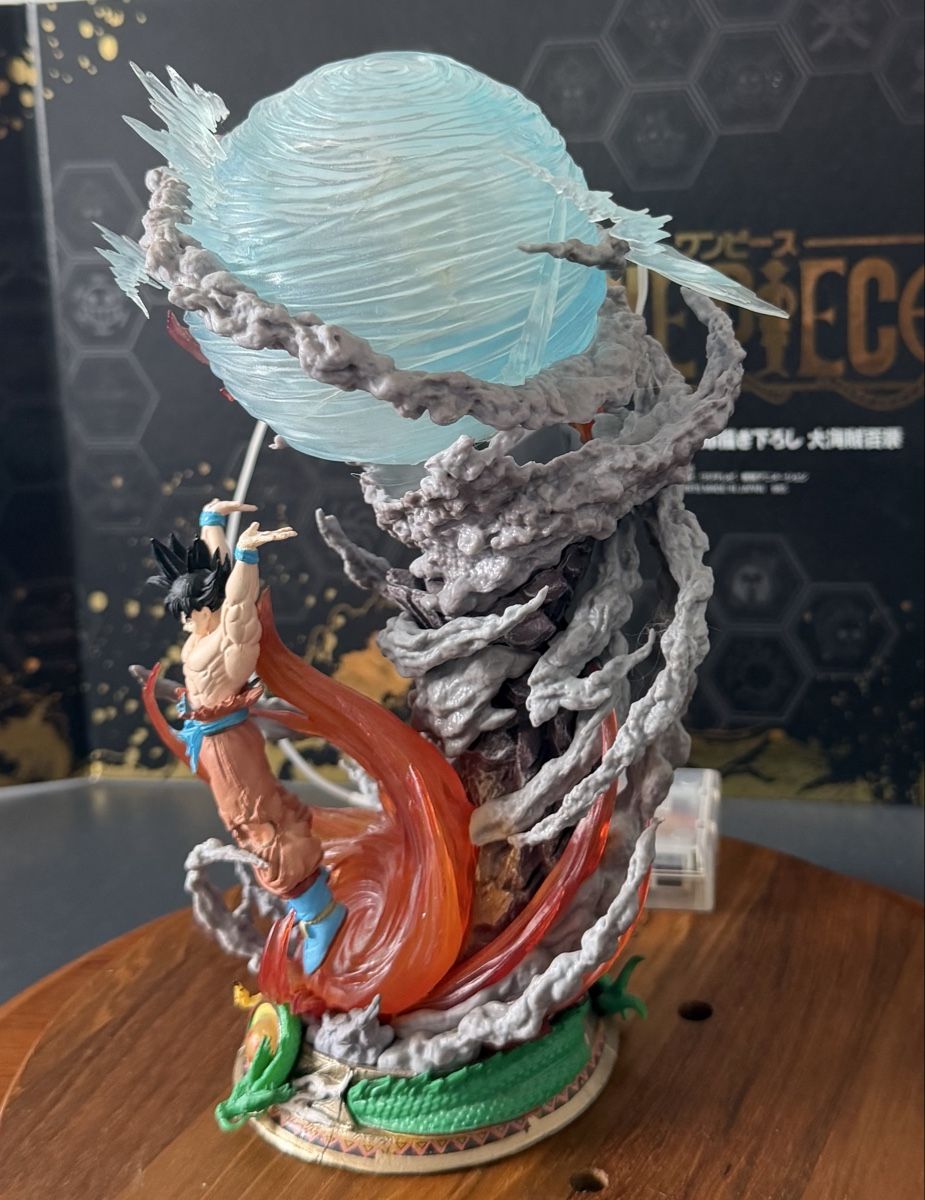 Statuette: Goku statua Dragon Ball Z con luci – Usato da S. Pietro venduto da fil_yhb9 6
