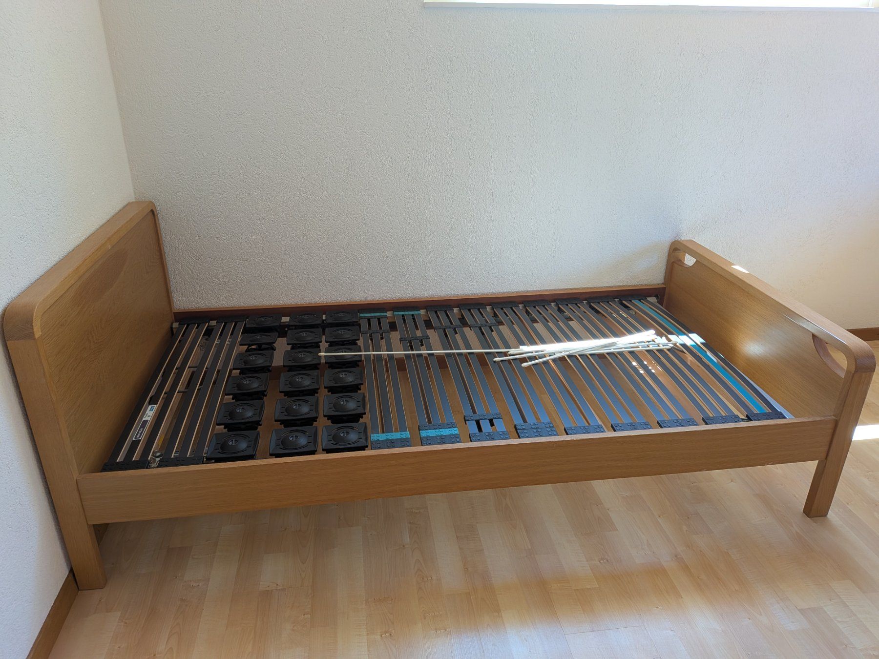 Lits: Bett mit Lattenrost – D'occasion à Niederried b. Kall par angi008
