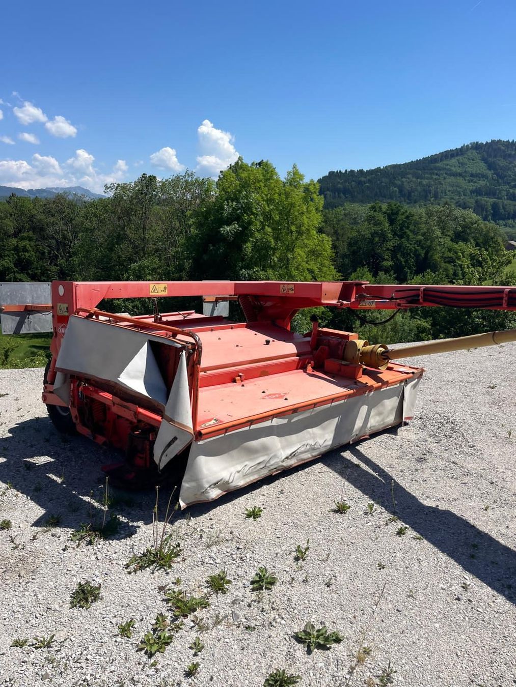 Tutte le macchine: Faucheuse trainée Kuhn FC250G – Usato da Les Thioleyres venduto da Samitrac