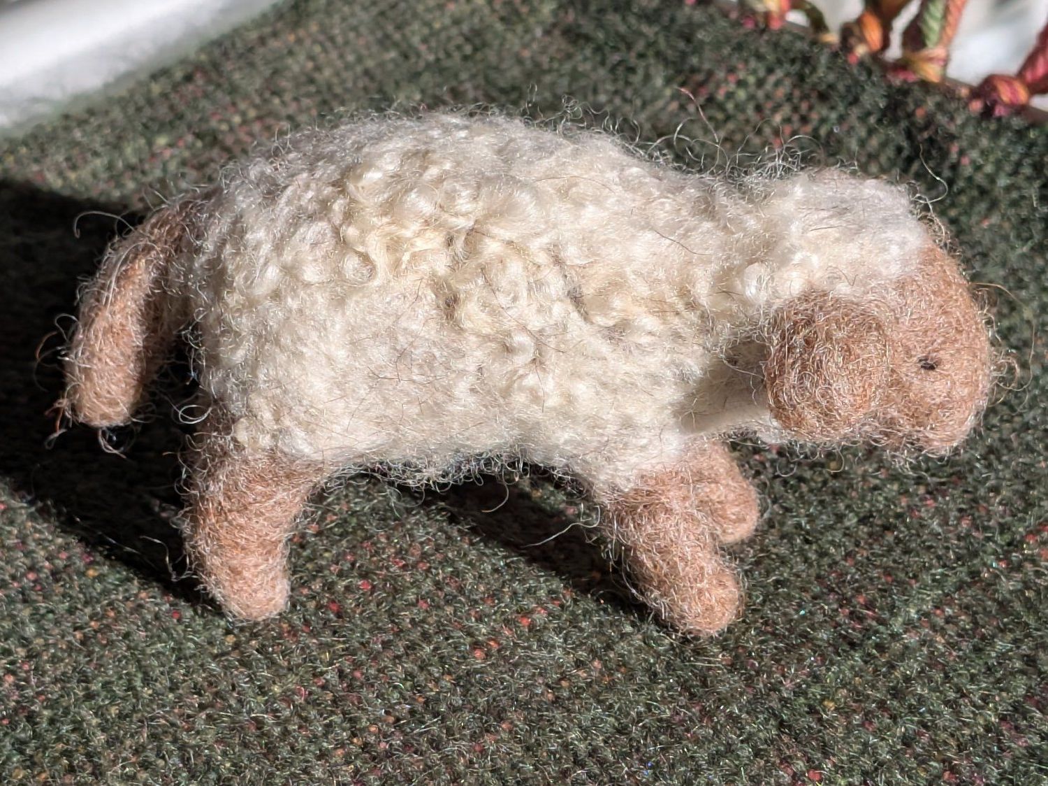 Statuette: Handgefilztes Schaf aus Schweizer Wolle – Nuovo (secondo la descrizione) da Gempen venduto da DennisKl 2