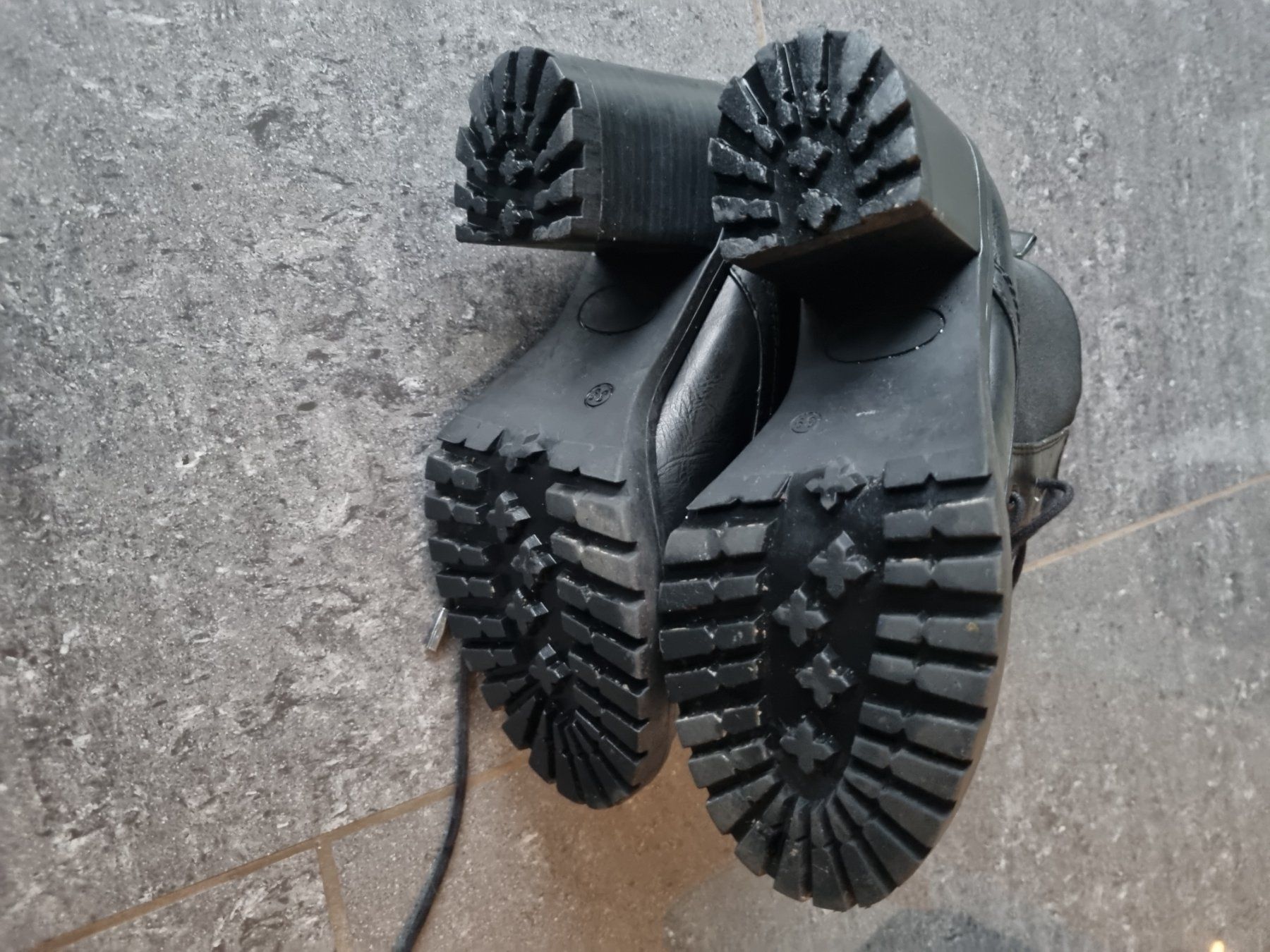 Dosenbach Scarpe da donna: Stiefeletten gr. 39 Catwalk – Usato da Würenlos venduto da Nigginiggi 2