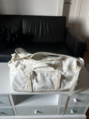 The North Face Reisetasche weiss XS/TP gebraucht mit Flecken