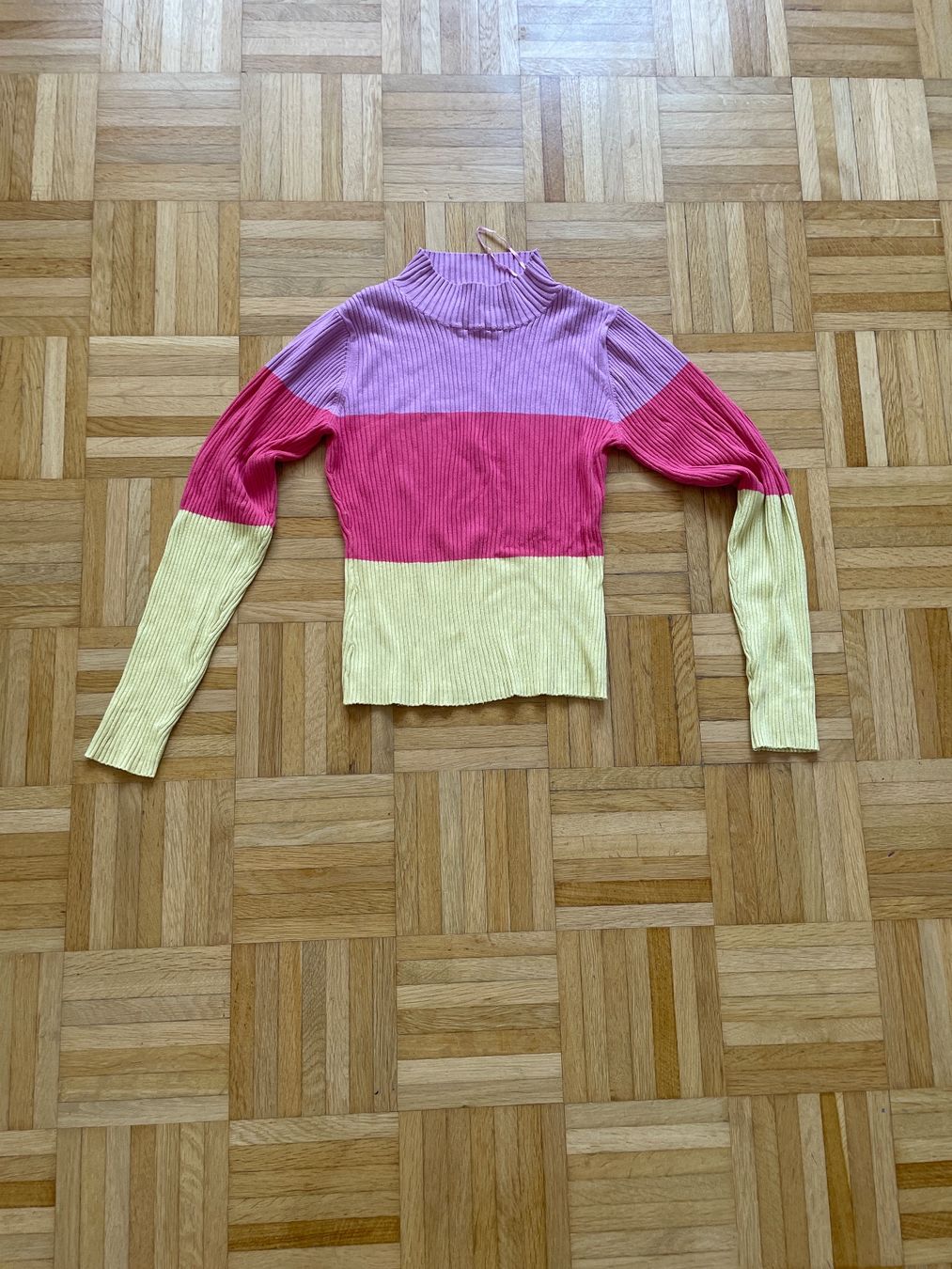 Pullover & Sweatshirts: Pullover Damen farbig Grösse S guter Zustand – Gebraucht aus Biel/Bienne von Fashionstrasse1