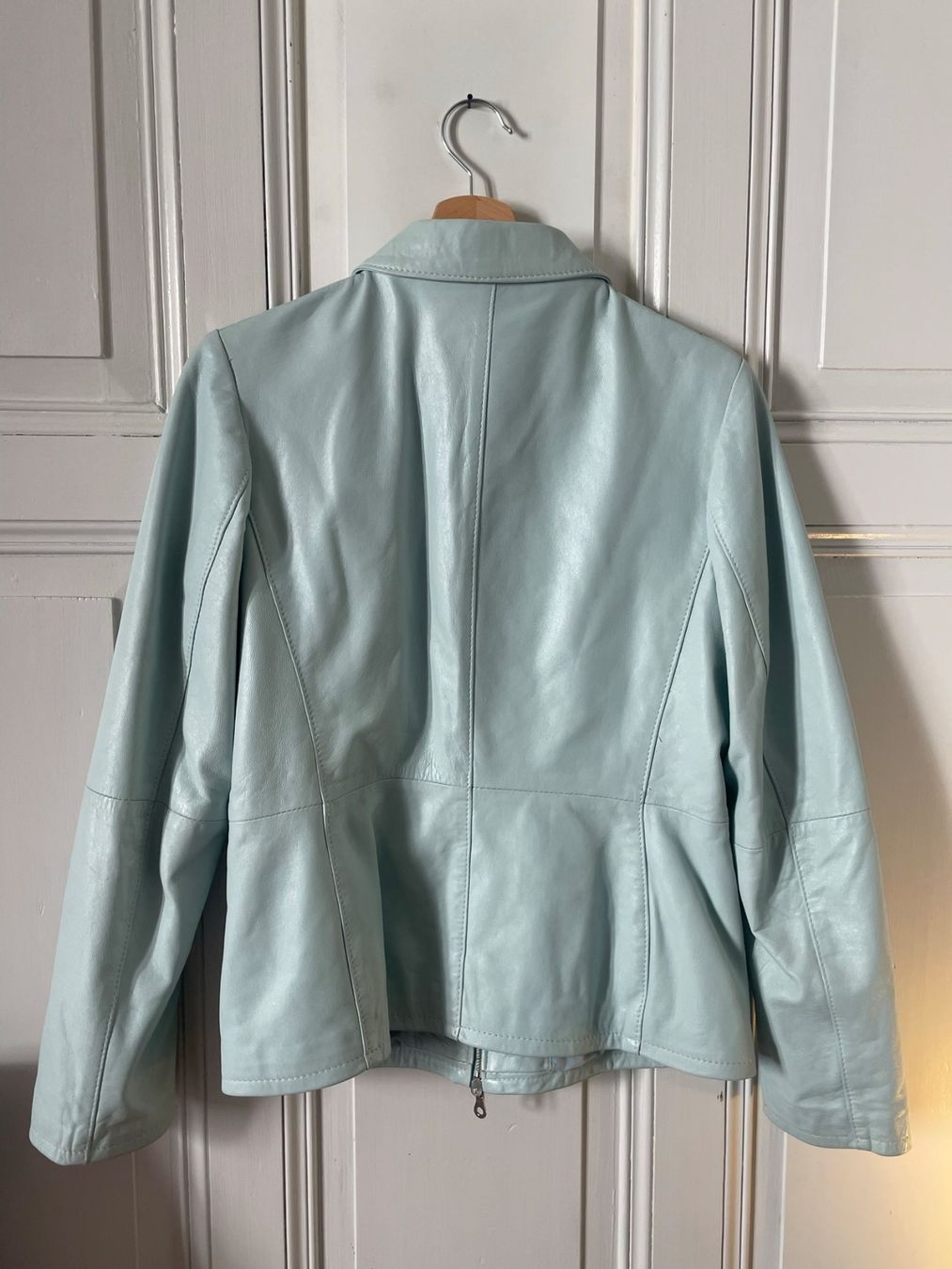 Vera Pelle Giacche: Ice Blue leather jacket – Usato da Zürich venduto da AlissaSarah 1