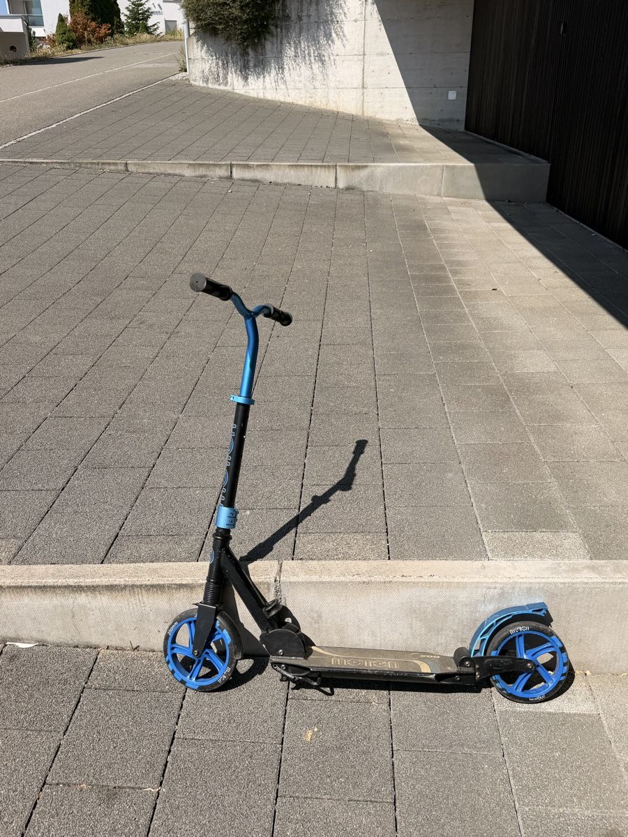 Micro Kickboard: Klappbares Trottinett Micro schwarz blau – Usato da Wauwil venduto da sey_l2td
