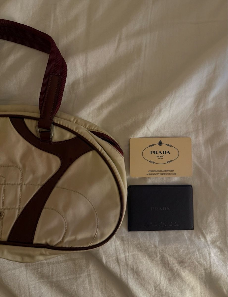 Prada Taschen: Vintage Archive Prada Nylon Tasche – Neu (gemäss Beschreibung) aus Zürich von thriftedfromeast 4