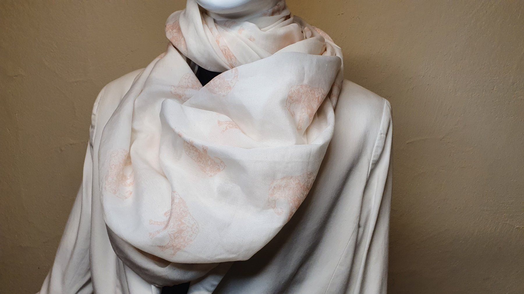 Foulard & Sciarpe: Elefant motiv rundschal – Usato da Wald ZH venduto da Martin79 4