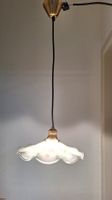 Vintage Pendellampe, gewellter Glasschirm mit Blumenmuster