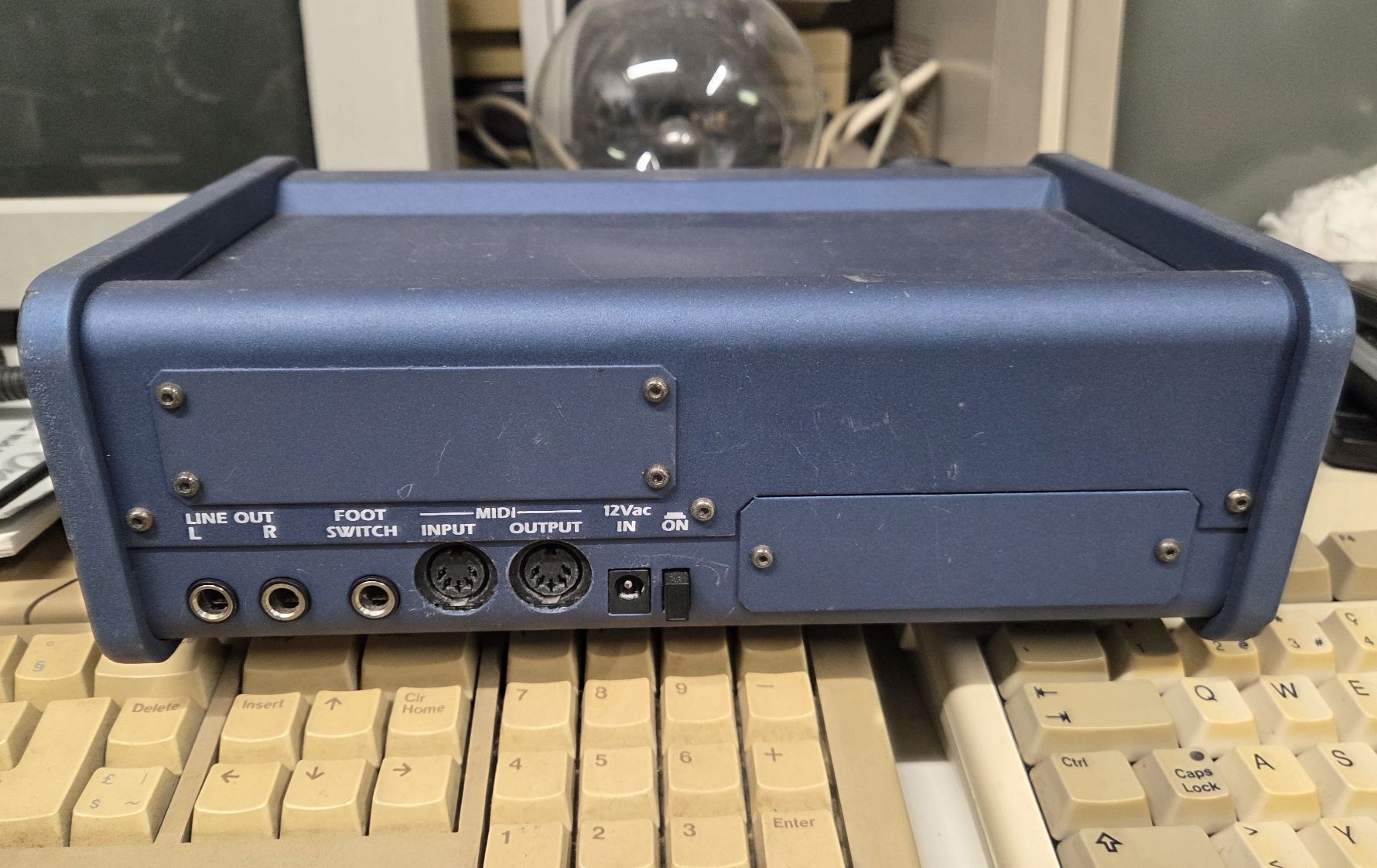 Strumenti musicali: Charlie Lab Megabeat One - Hard Disk Midi Player mit Floppy – Usato da Reinach BL venduto da _MasterK_ 4