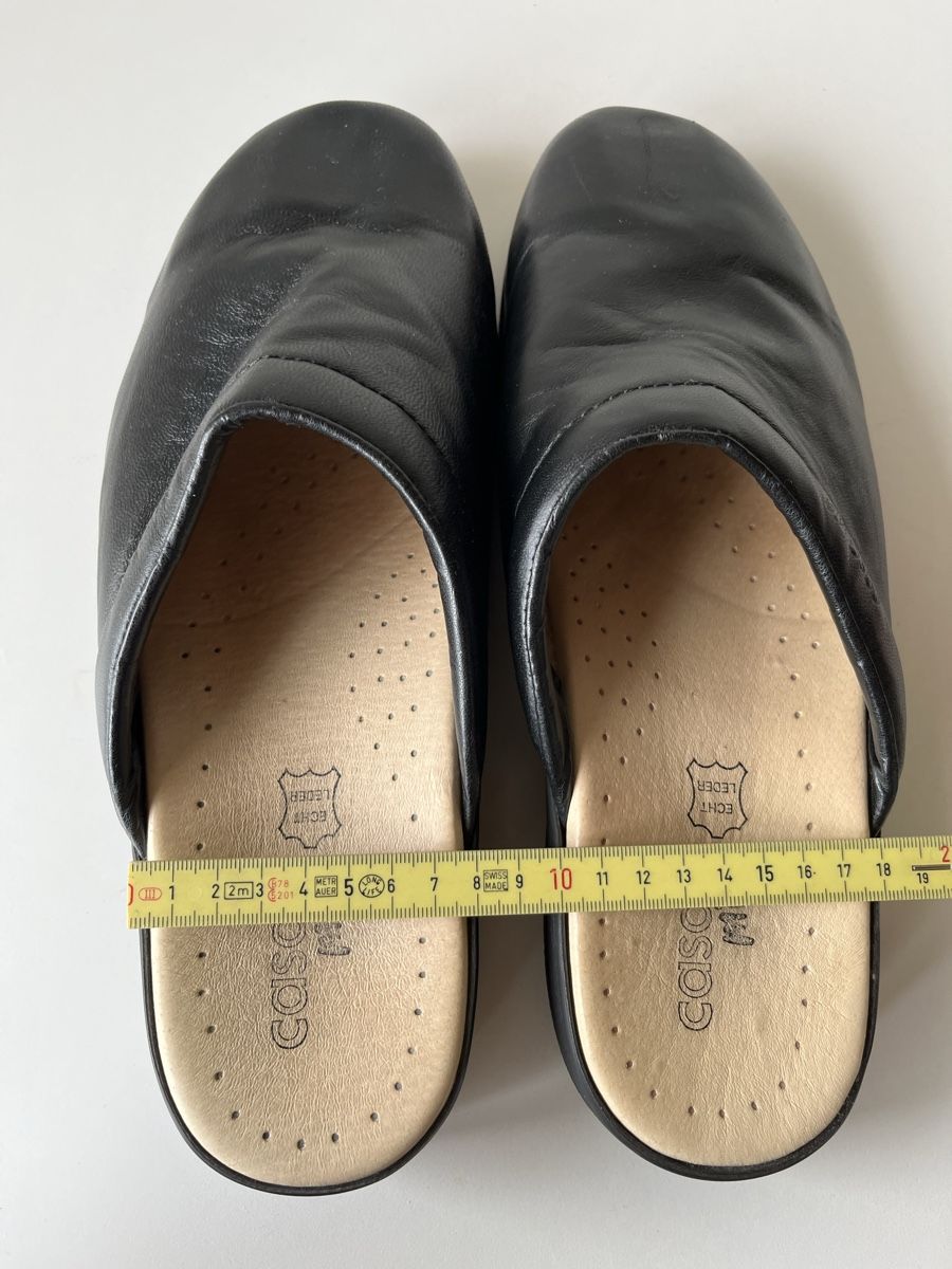 Scarpe da uomo: Hausschuhe aus Leder Grösse 44 – Usato da Ins venduto da Baj 2