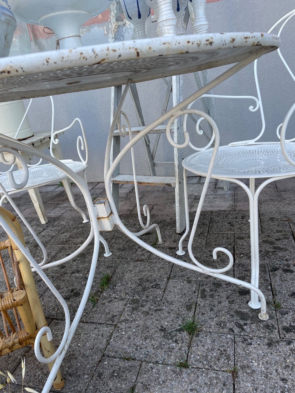 Tische: Blechtisch weiss 94cm – Gebraucht aus Sirnach von dasrosahaus 4
