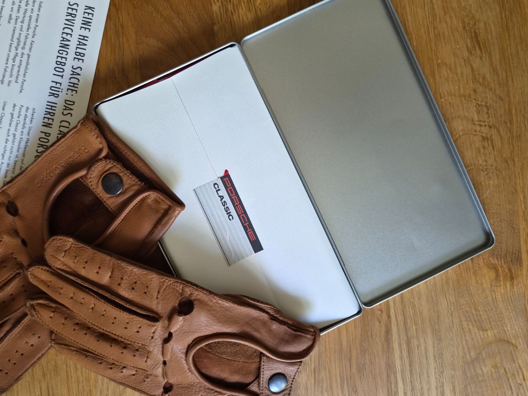 Porsche Schilder: Porsche Handschuhe mit Blechschschtel – Gebraucht aus Zuzwil SG von Phwsg 1