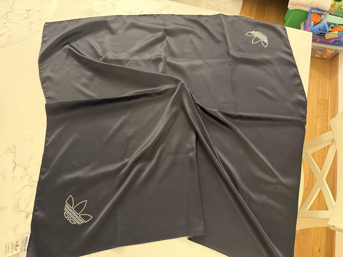 Foulard & Sciarpe: Foulard adidas  – Nuovo (secondo la descrizione) da Luterbach venduto da uhrmacherin89 1