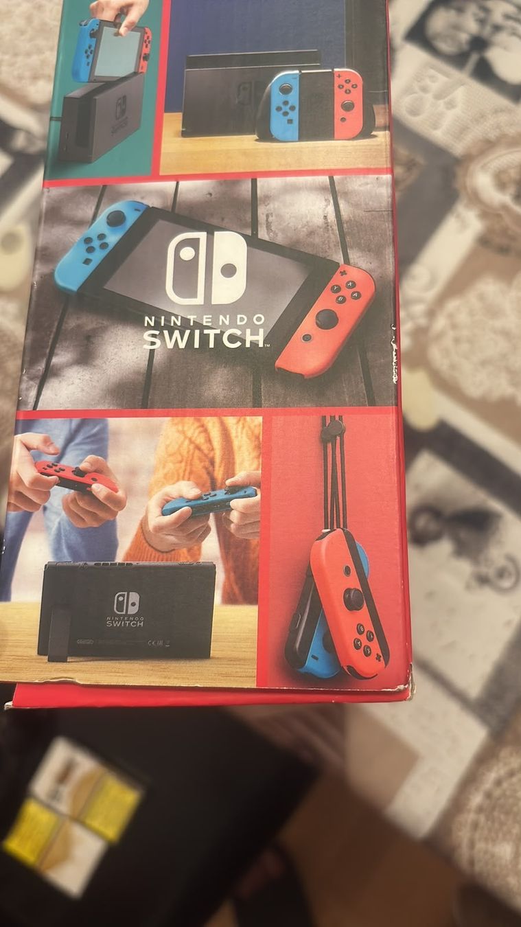 Nintendo Konsolen: Nintendo Switch console con Joy-Con rosso e blu – Gebraucht aus St. Margrethen SG von sem_b6s2