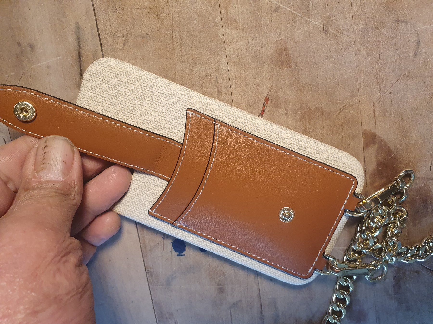 Mrséy Cover & Protezioni schermo: MRSEY Handyschutzhülle beige mit Kette – Usato da Zürich venduto da loosebone 5