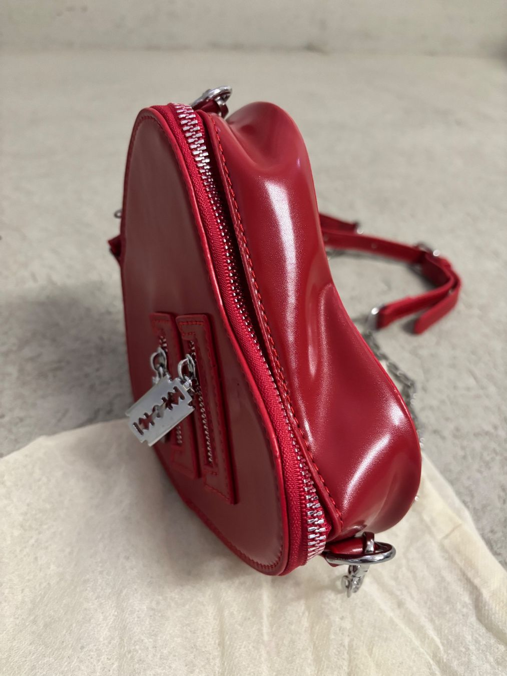 Borse da donna: Trendige Herz Tasche rot mit Kette – Usato da Sonterswil venduto da VD-Service 2
