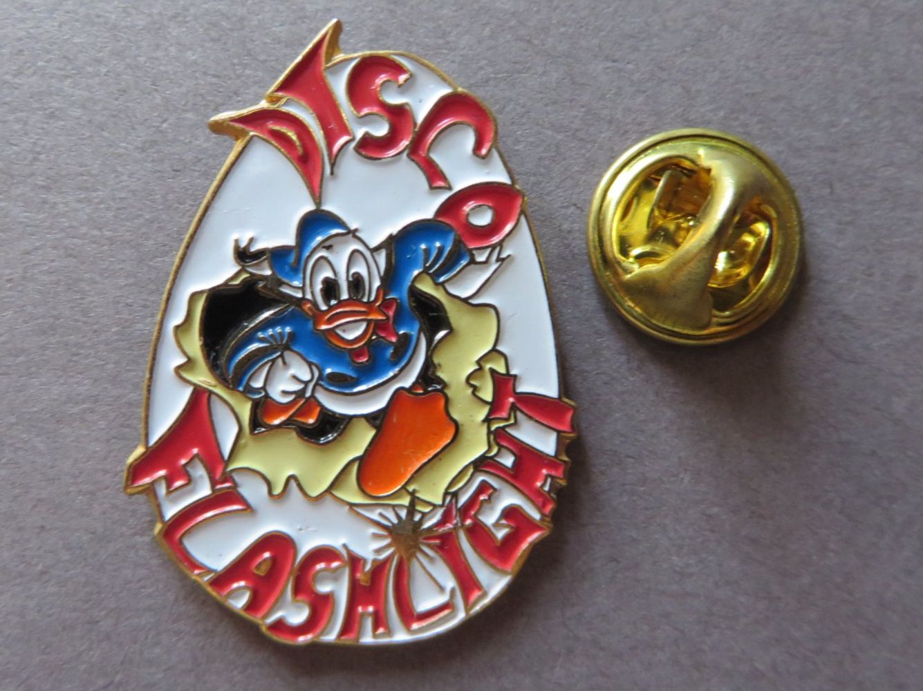 Disney Placchette & Badge: PIN DISCO FLASHLIGHT DONALD DUCK – Usato da Neuhausen venduto da luckimucki