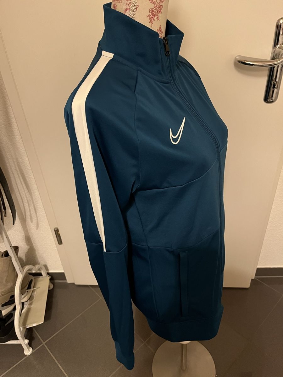 Nike Jacken: Nike Trainerjacke unisex S blau neu – Neu (gemäss Beschreibung) aus Birrwil von vanyboo 2