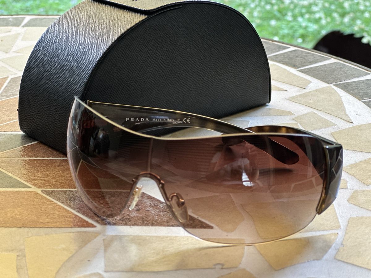 Prada Occhiali & Lenti: Sonnenbrille Prada – Usato da Aesch BL venduto da Lidac