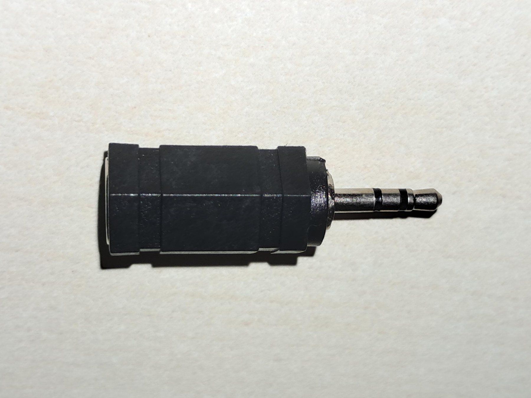 Laufwerke & Adapter: Klinke-Adapter 3.5mm auf 2.5mm – Neu und originalverpackt aus Rüegsauschachen von hrs3432
