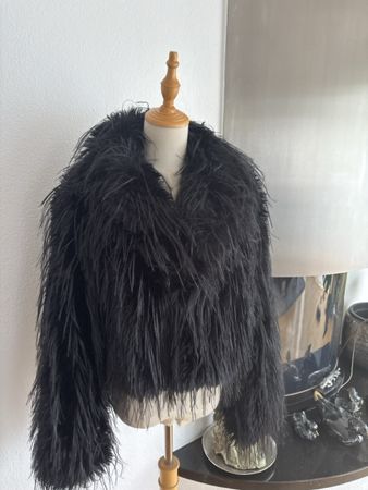 Jacke schwarz mit Malibu Federoptik Gr S-M