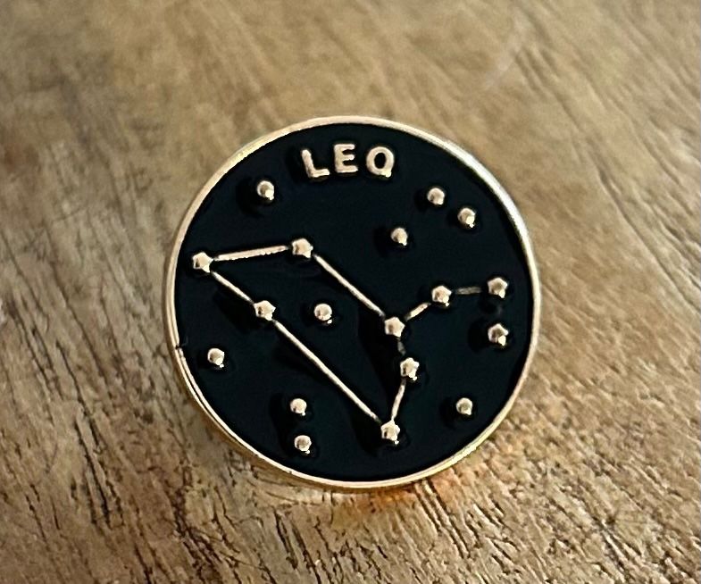 Placchette & Badge: Pin Leo / Löwe  Sternzeichen/ Sternbild – Nuovo e nell'imballaggio originale da Geneve venduto da vane267
