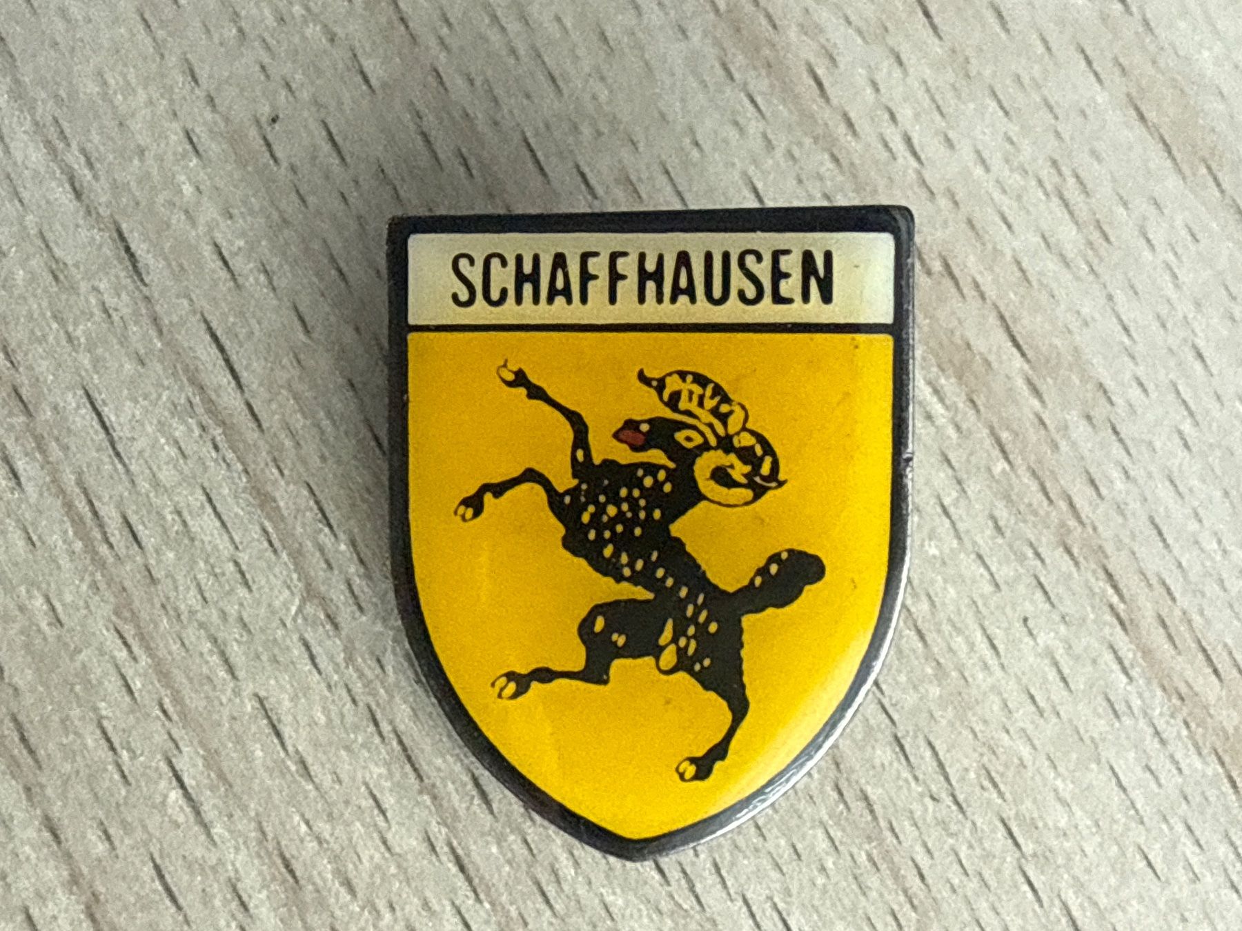 Plaketten & Abzeichen: Pin Wappen Schaffhausen – Gebraucht aus Glattbrugg von Schweigmatt