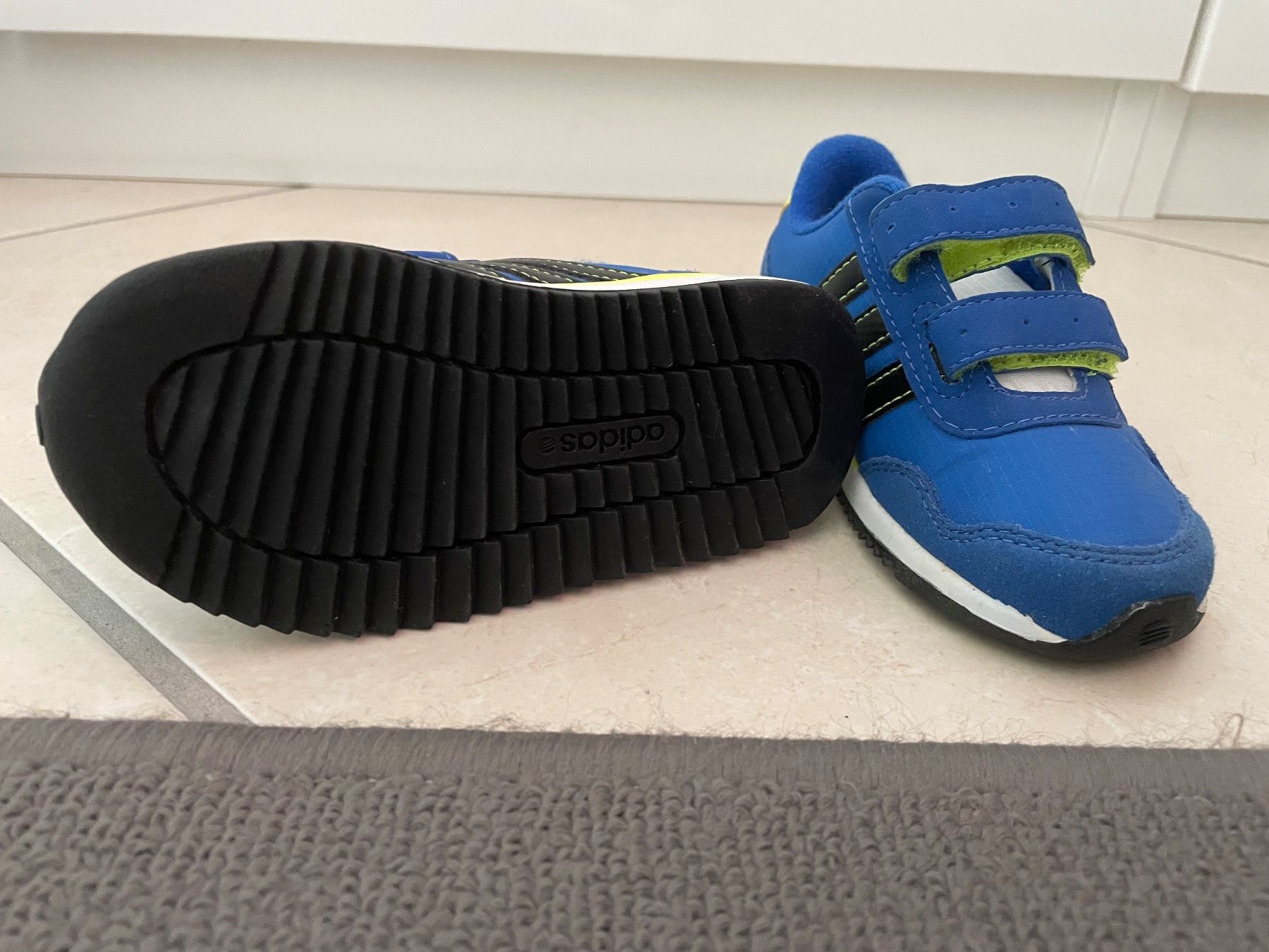 Adidas Chaussures garçon: Adidas Kinderschuhe – Neuf (Voir description) à Baar par esc_7cff 1