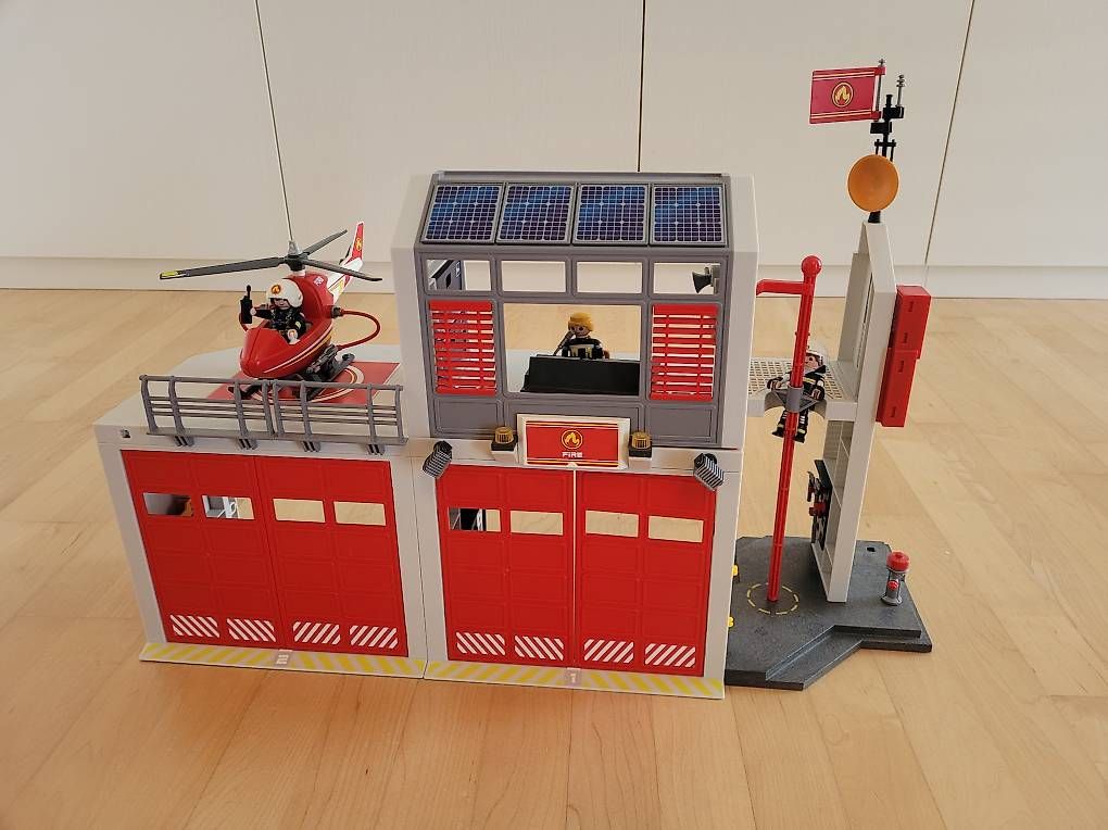 Playmobil Giocattoli: Feuerwehrstation Playmobil – Usato da Therwil venduto da t_a_n8wj