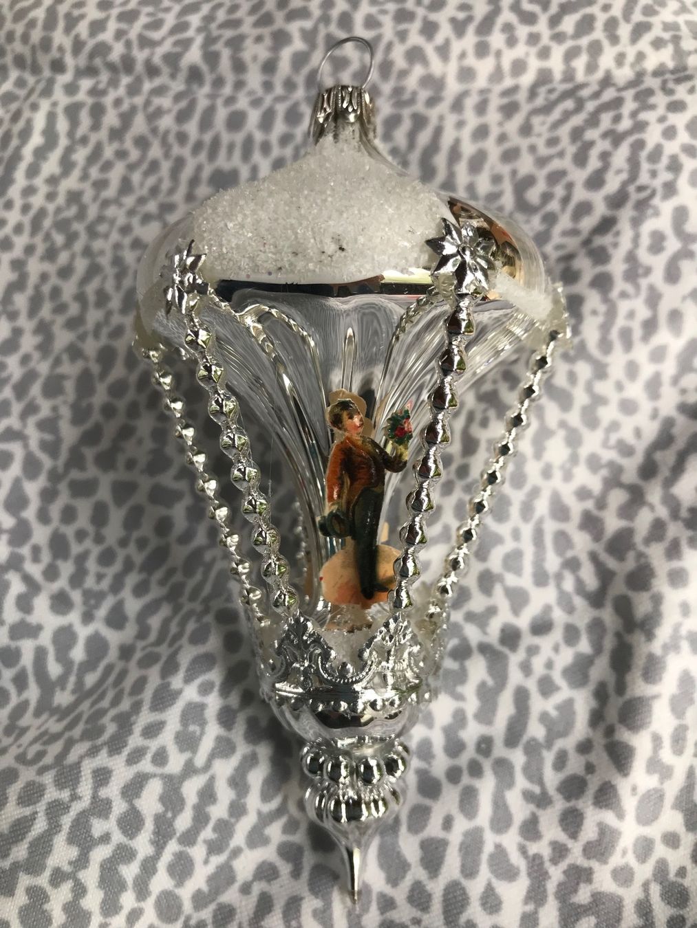 Tutte le decorazioni: Nostalgischer Christbaumschmuck mit Rosenkavalier-Oblaten – Nuovo e nell'imballaggio originale da Alpnach Dorf venduto da marvo