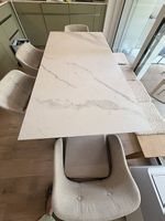 Magnifique table à manger Pfister