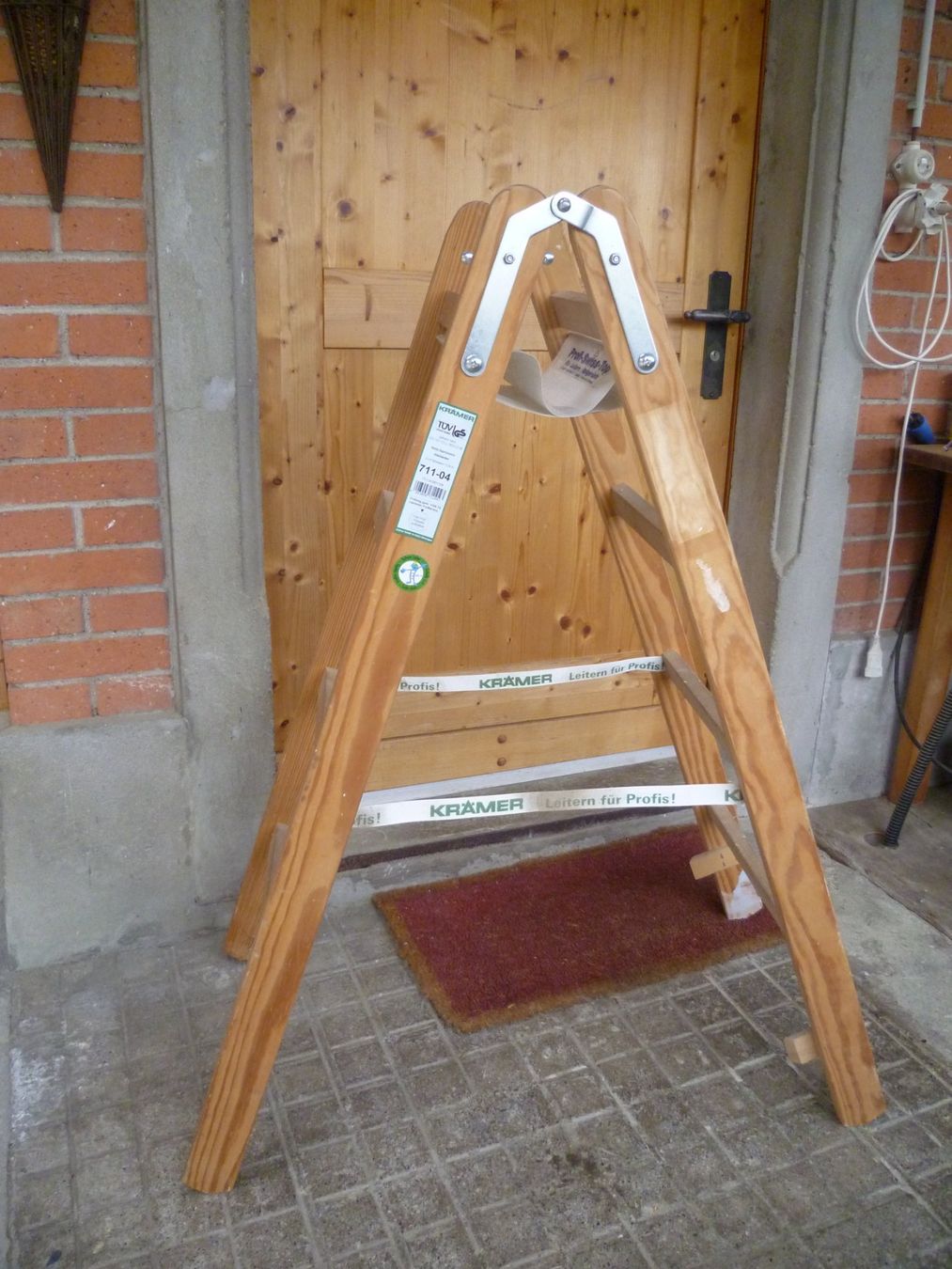 Scale: Holzleiter Malerbockleiter 2 X 4 sprossen – Usato da Melchnau venduto da Lumax0