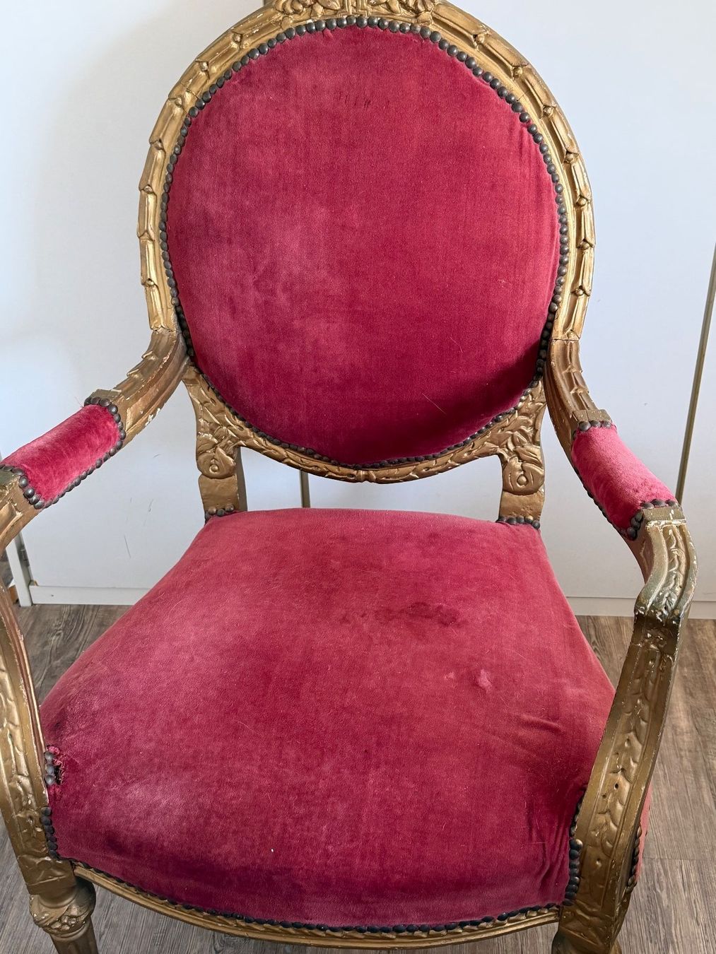 Fauteuils: Antiker Sessel mit rotem Samtbezug – D'occasion à Muttenz par flowers04 5