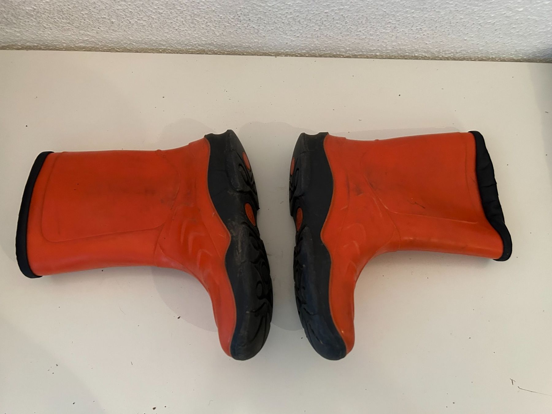 Scarpe per ragazzi: Kinderstiefel orange, Grösse 29 – Usato da Buttisholz venduto da PIOTRCH 1