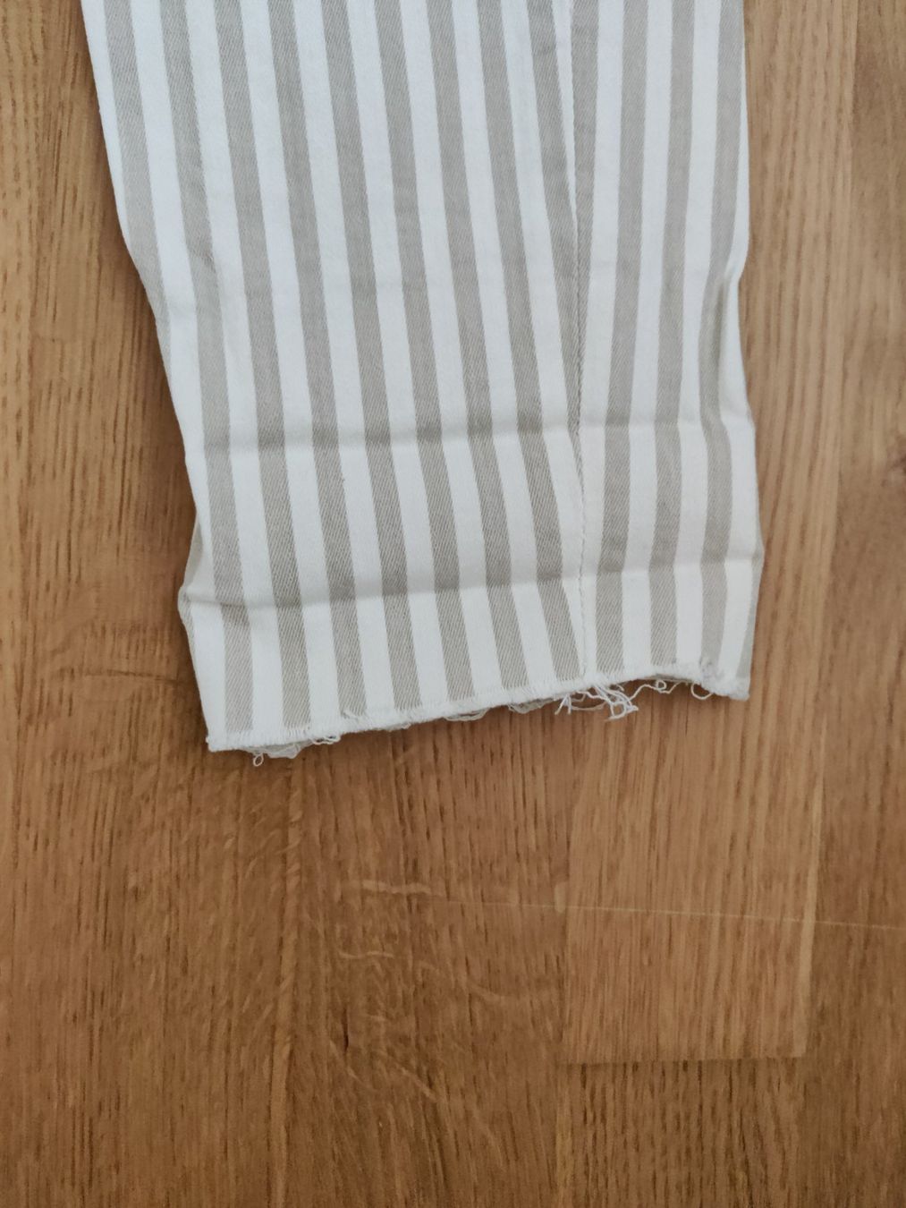 Mango Pantaloni: Mango Hose beige gestreift gr42 – Usato da Schönenwerd venduto da sal_75dx 1