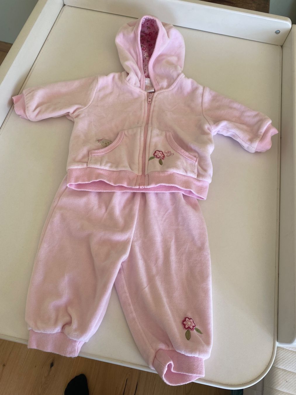 H&M Anzüge: Süsser Mädchen Traineranzug Gr. 62 Velours rosa – Gebraucht aus Rebstein von ann_b2rg