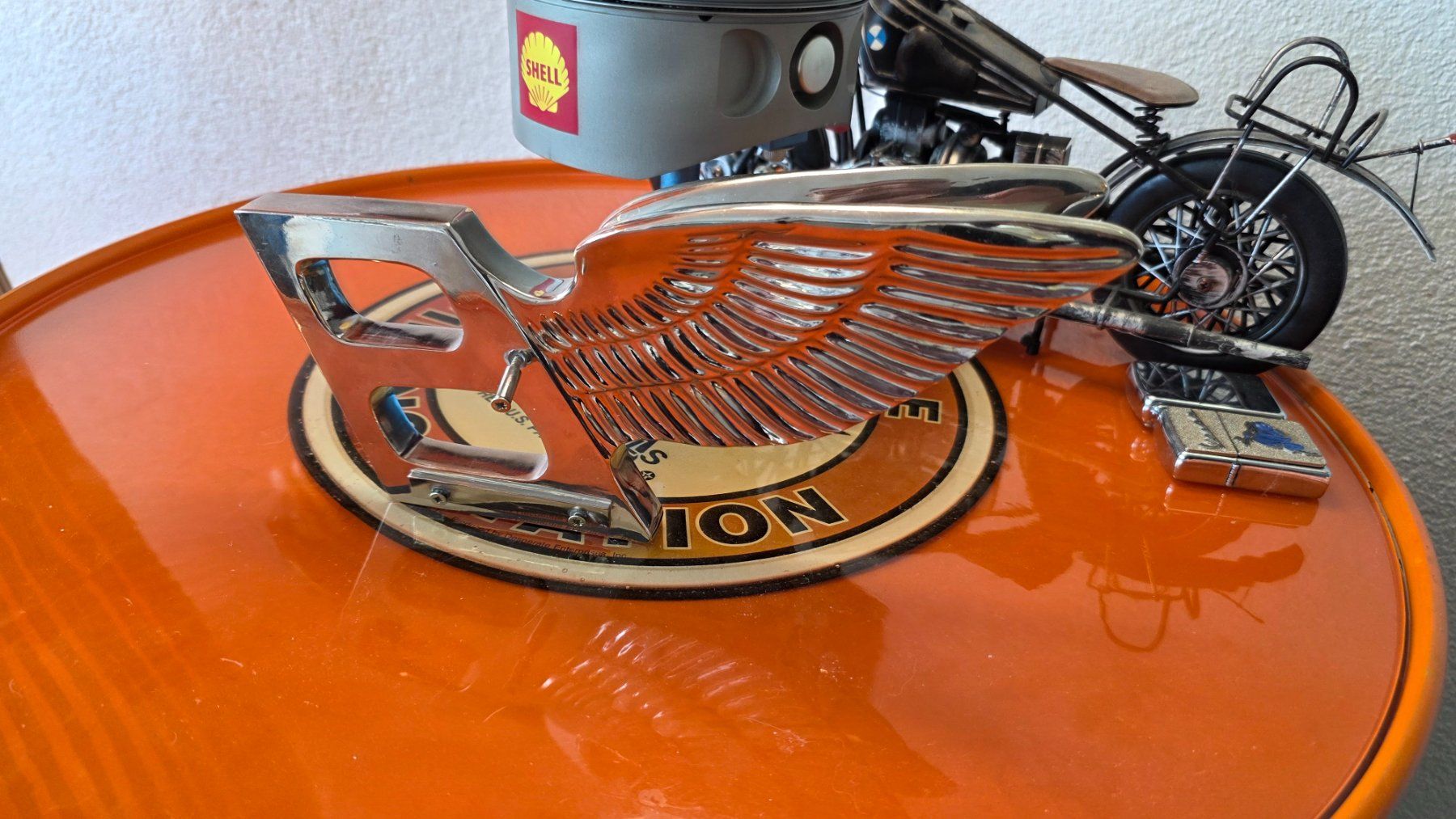 Tutte le decorazioni: ORIGINAL BREITLING FLYING B BENTLEY AUS METALL – Usato da Winterthur venduto da Navitimer 3