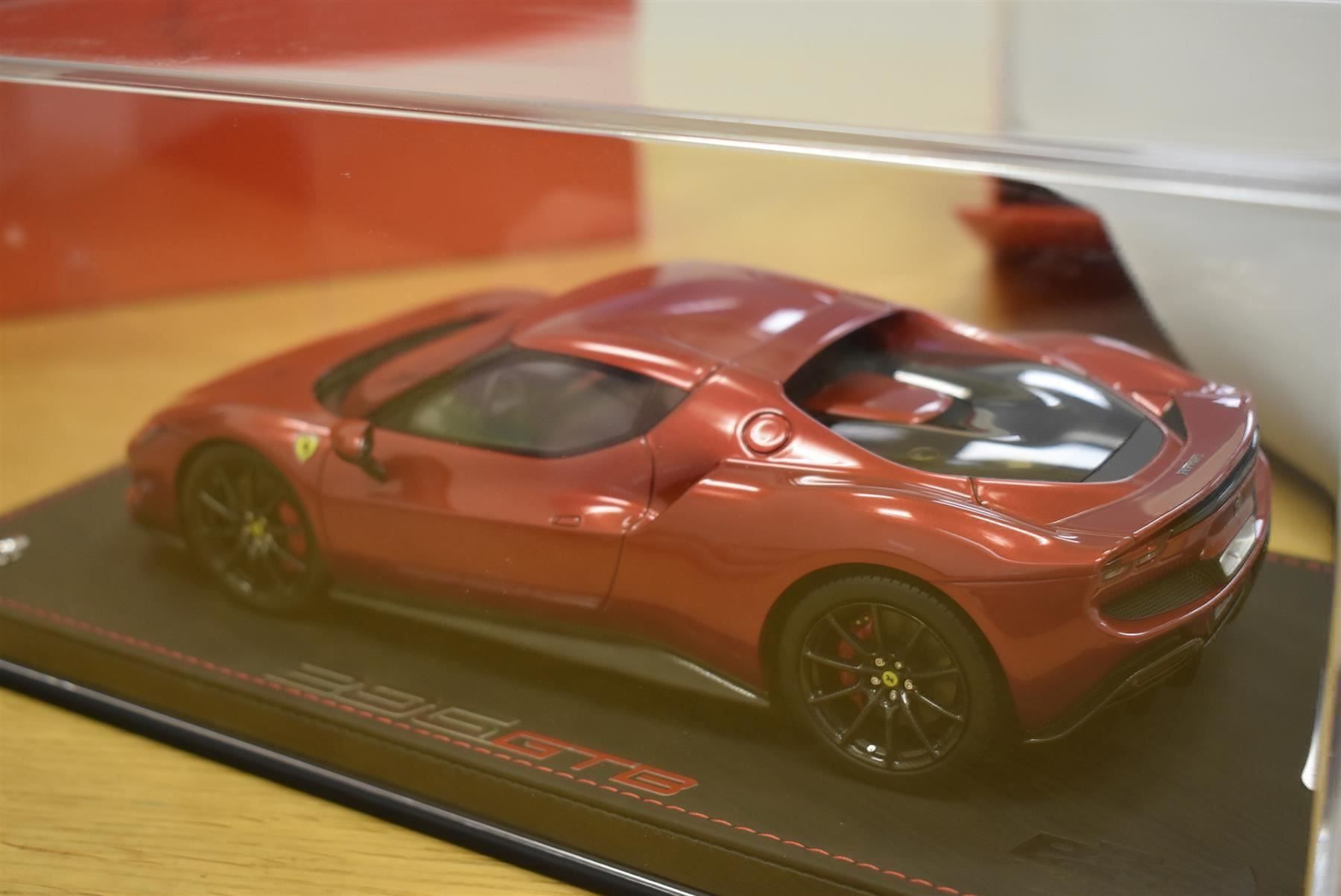 Modellini d'auto: Ferrari 296 GTB Rosso 1/18  BBR – Nuovo e nell'imballaggio originale da Stein AR venduto da Krabbe2 1