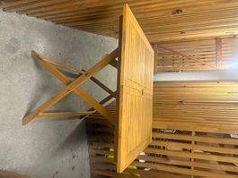 Balkontisch mit Stuhl