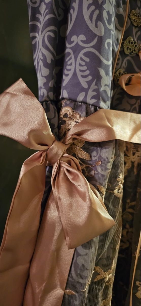 Vestiti: Dirndl blau-rosa mit Satinband   – Usato da Gohl venduto da ele_8v9v 1