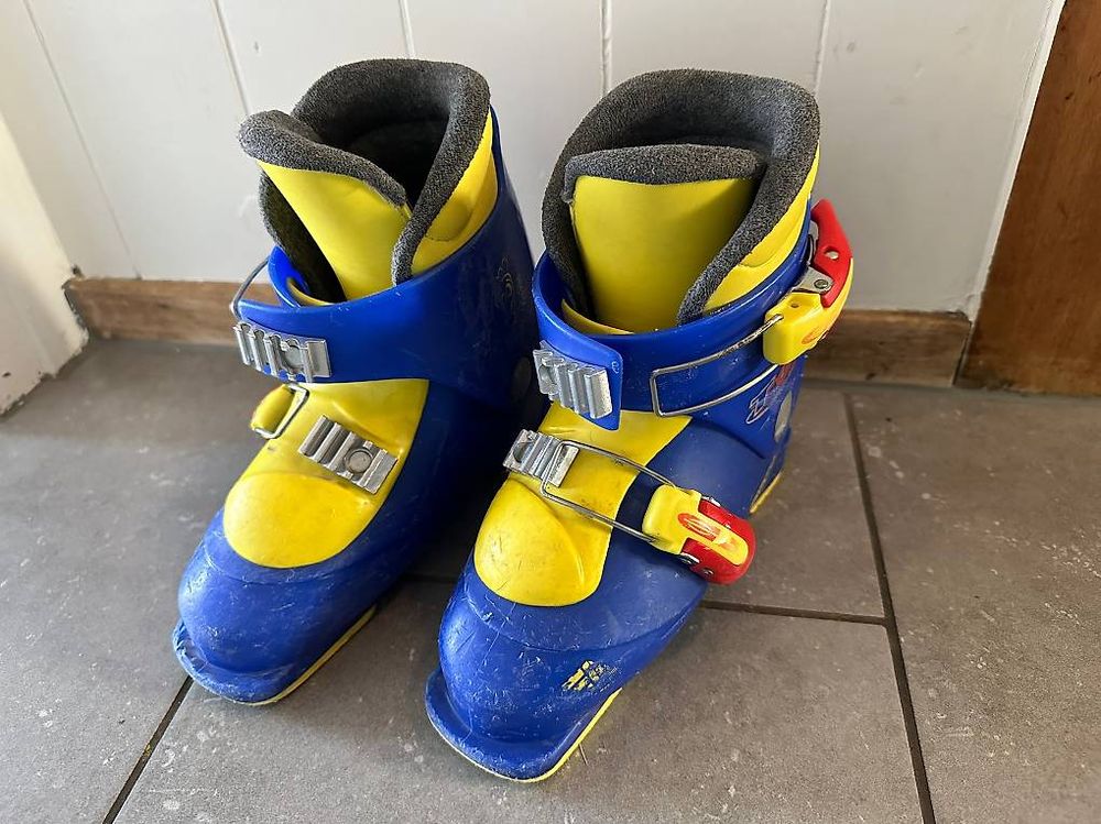 Chaussures garçon: Kinder Skischuhe Tecno T2 Junior Racing 20.0 (245mm) – D'occasion à Zürich par manesse17