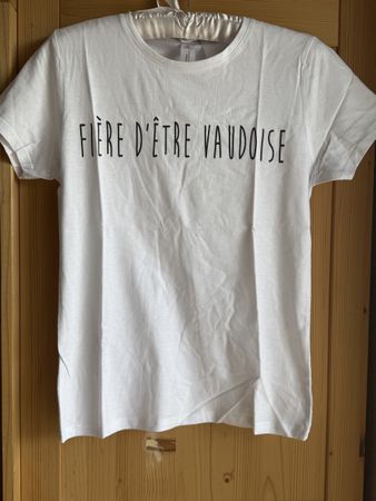 T-Shirt weiss Grösse S mit Print "Fière d'être vaudoise"