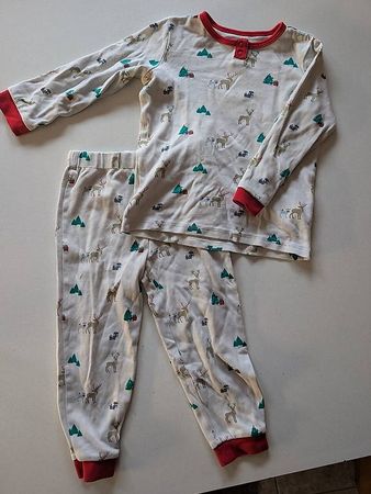 Weihnachtliches Pyjama in Gr 98/104 zu verkaufen