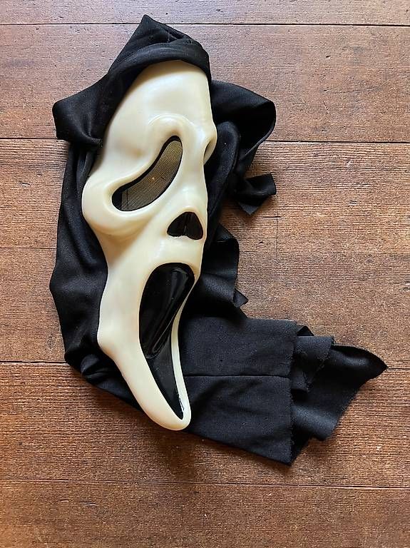 Masques: Halloween Masken plus Beil – D'occasion à Zürich par cat 3