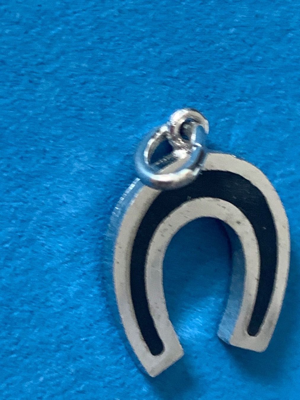 Anhänger: Schmuckanhänger HUFEISEN silber/schwarz – Gebraucht aus Laufen von belleskulptur 1