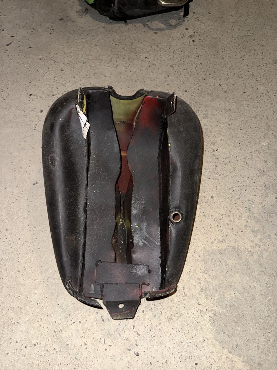 Harley-Davidson Accessori per altri veicoli: Harley Tank umgebaut  – Usato da Münchenbuchsee venduto da anjok 1