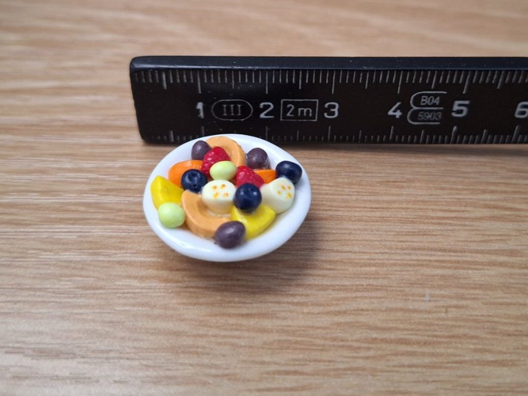 Puppenhäuser & -möbel: Fruchtsalat Schale Handgemacht, Keramik schale – Neu (gemäss Beschreibung) aus Zürich von HandmadeTinyFood 1
