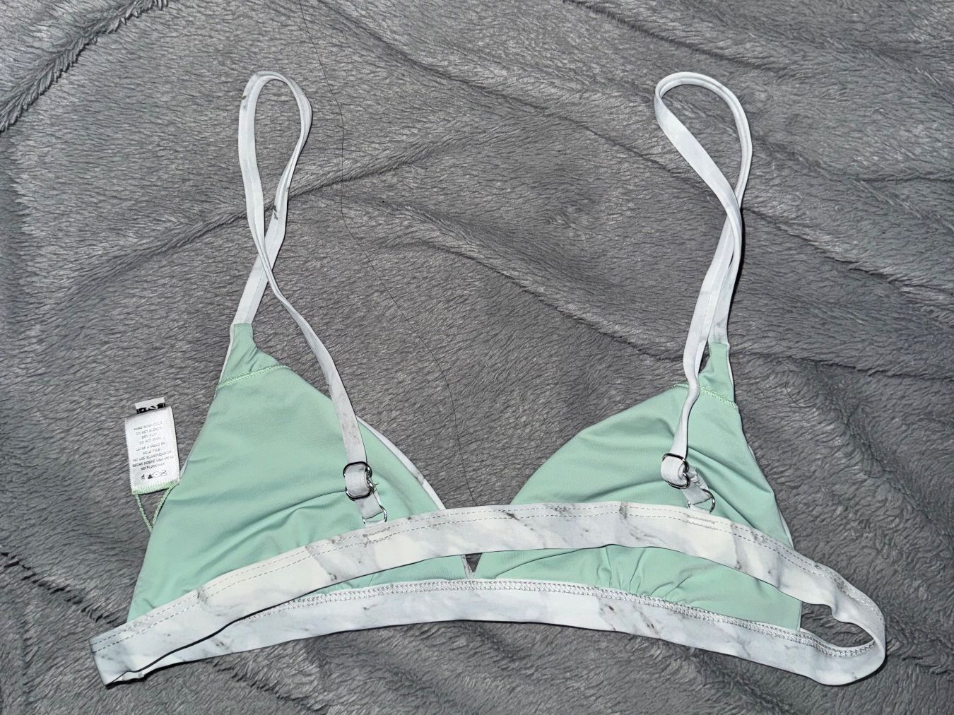 Costumi da bagno & Bikini: Marmor Bikini Top Weiss Gr. L (passt eher M) – Nuovo (secondo la descrizione) da Bern venduto da MissionAusmisten 1