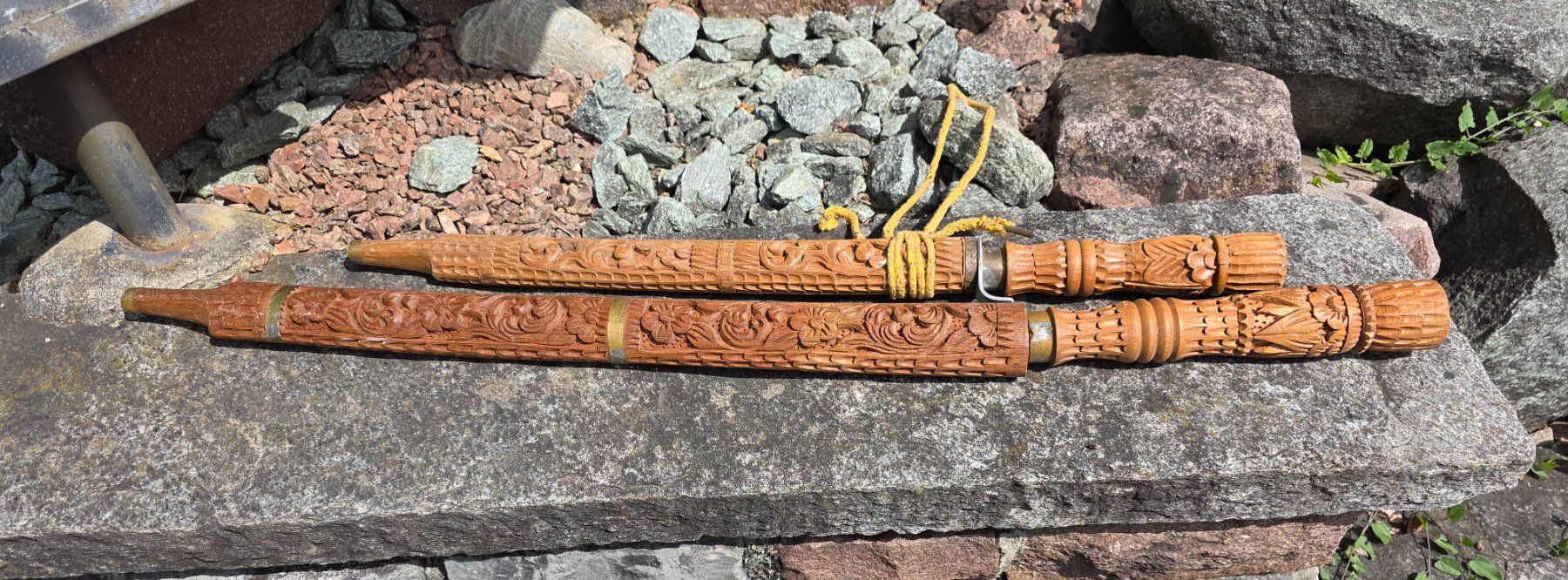 Altre raccolte & rarità: 2 er Set. Orientalische Schwerter / Thailändische Schwerter – Usato da Obermumpf venduto da oiskypoisky