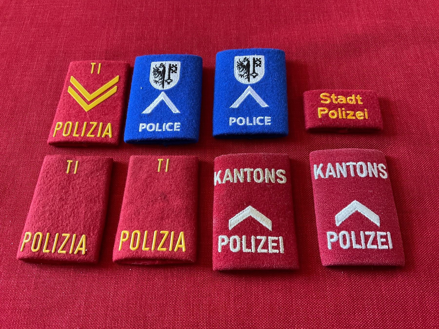Placchette & Badge: Vintage Polizei Abzeichen – Usato da Lugano venduto da Persepolis